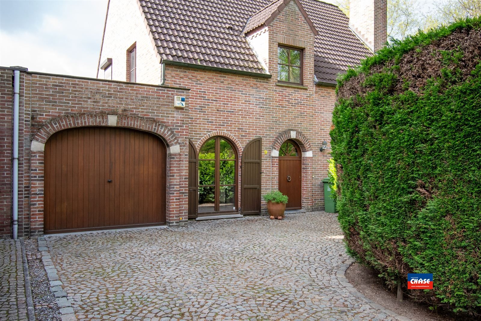 Landhuis met 2 à 3 slaapkamers, garage en grote tuin foto 1