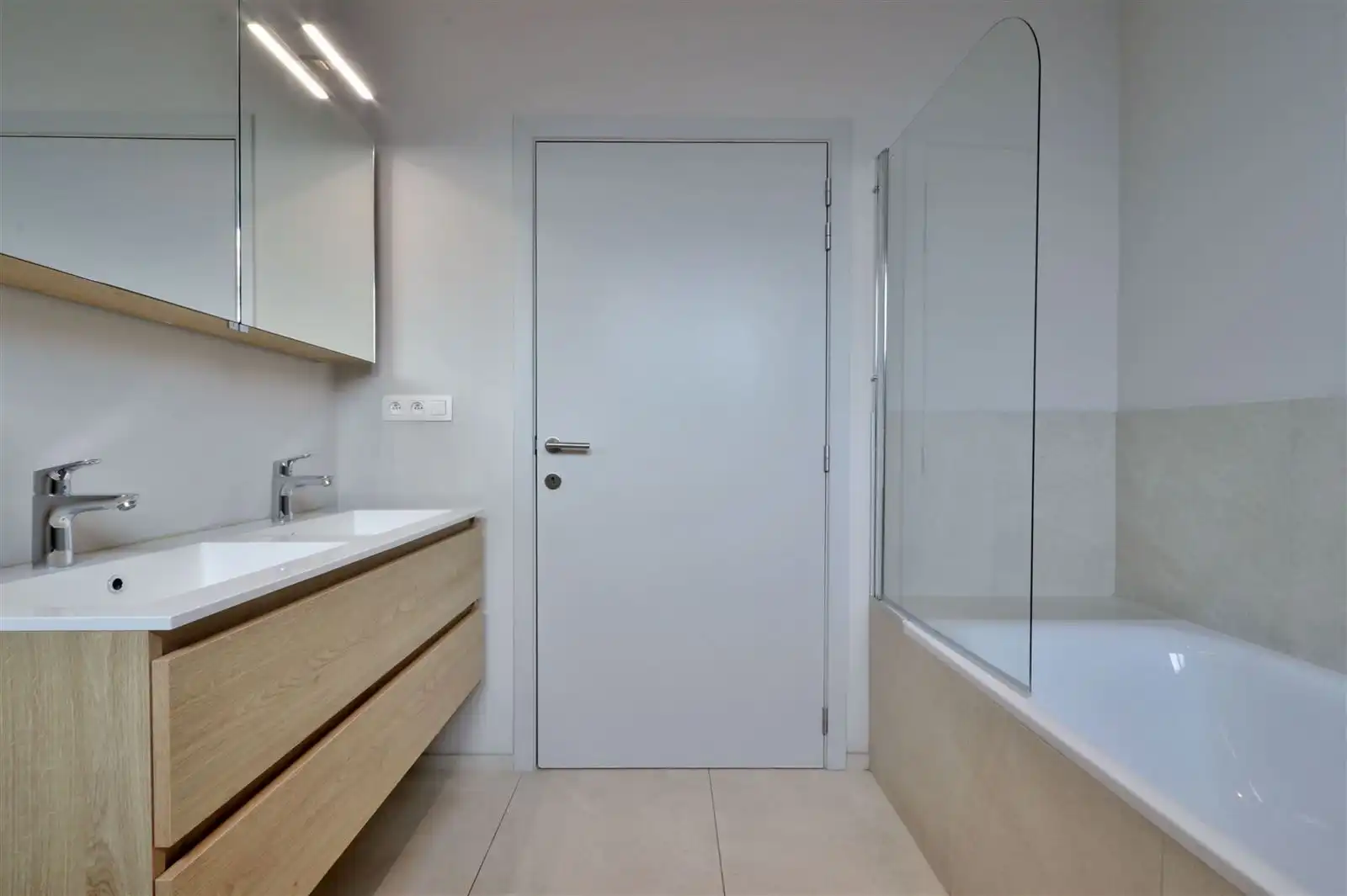 Luxe appartement (lift) met 2 slaapkamers, 2 badkamers en zeer groot terras  foto 10