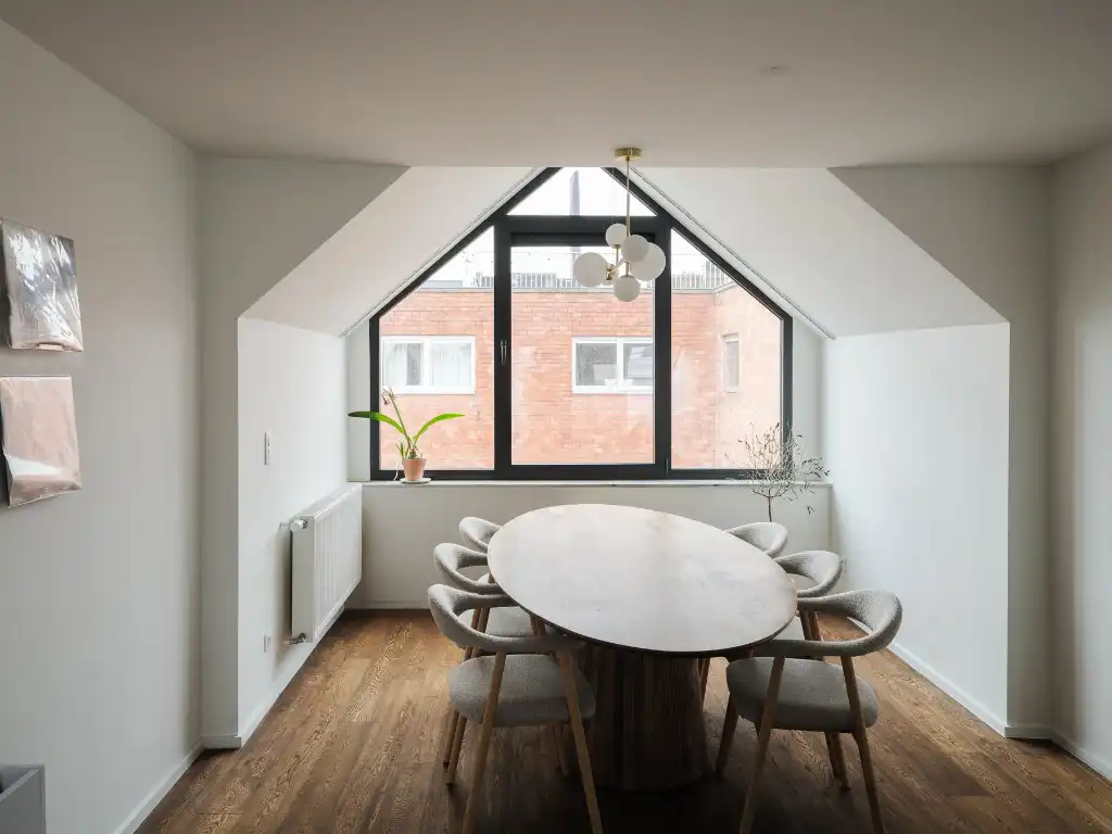 Stijlvol duplex appartement met 2 slaapkamers en terras, centraal gelegen in het bruisende centrum nabij alle belangrijkste straten en pleinen van Gent. foto 7