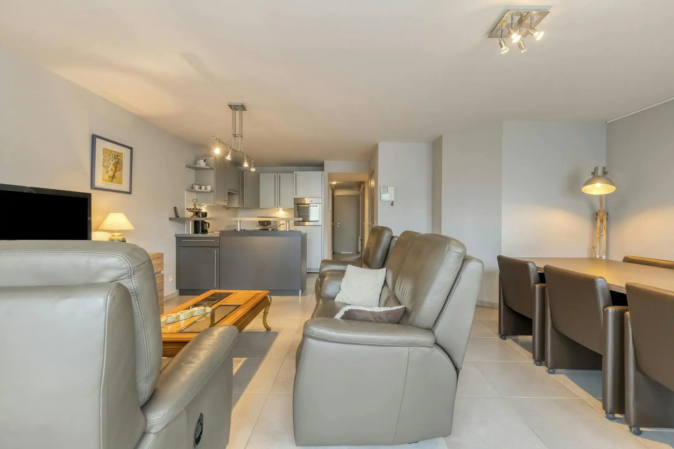 Appartement met twee slaapkamers te koop in Sint-Idesbald! foto 6