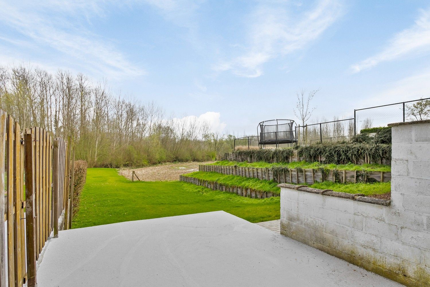 Volledig vernieuwd appartementsgebouw met twee drie slaapkamer appartementen met tuin. foto 46