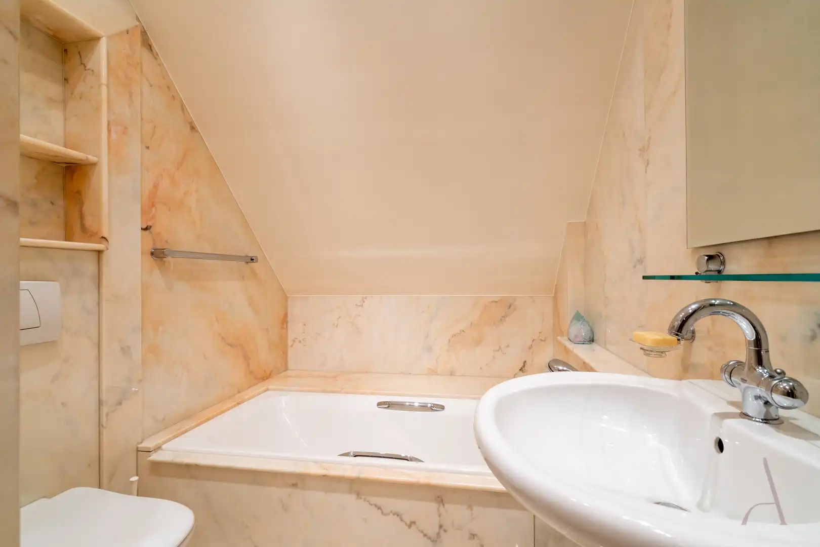 Riante karaktervolle villa met parktuin op ruim 1 hectare foto 21