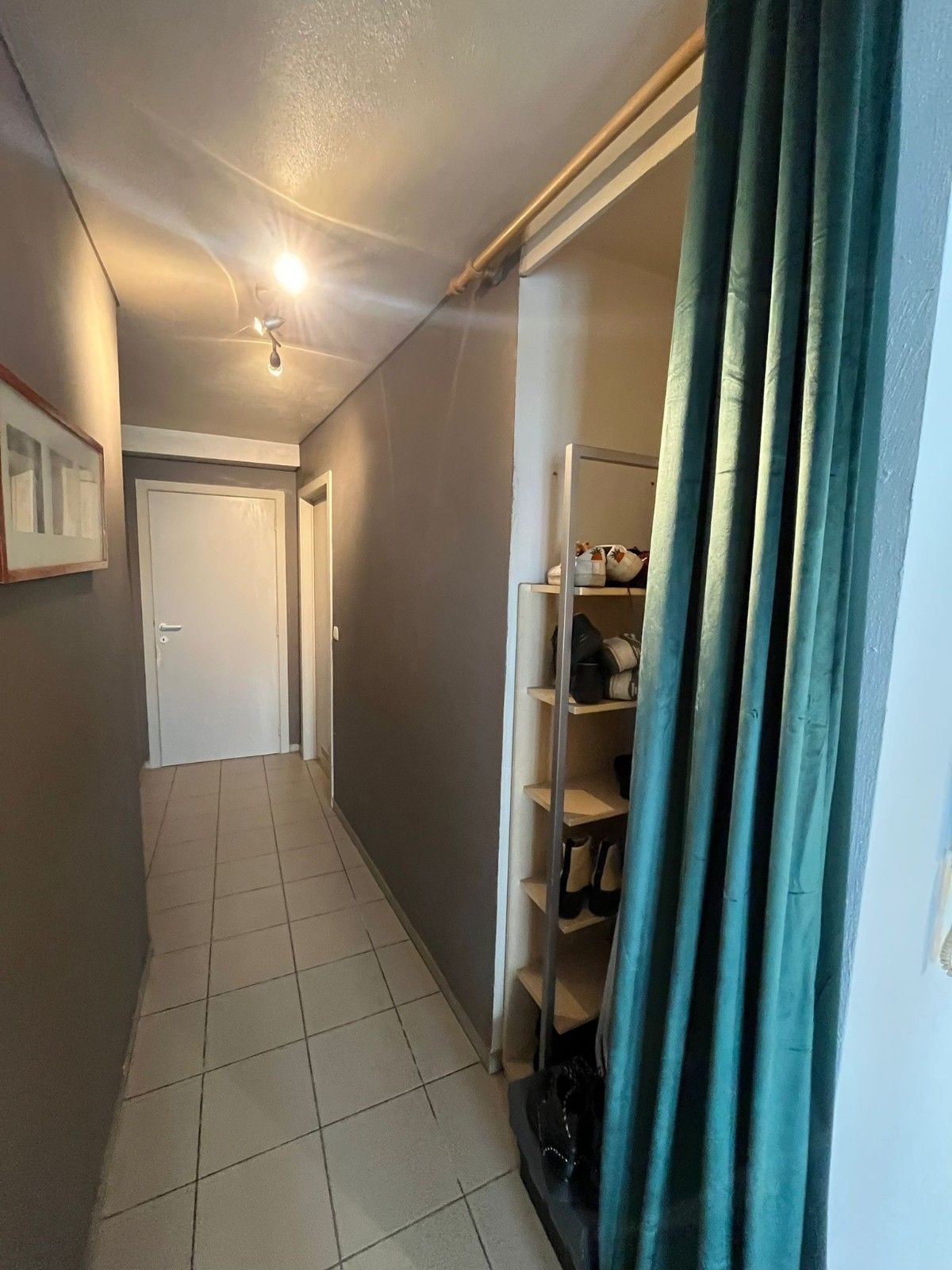 TE HUUR – Gelijkvloersappartement met garage foto 5