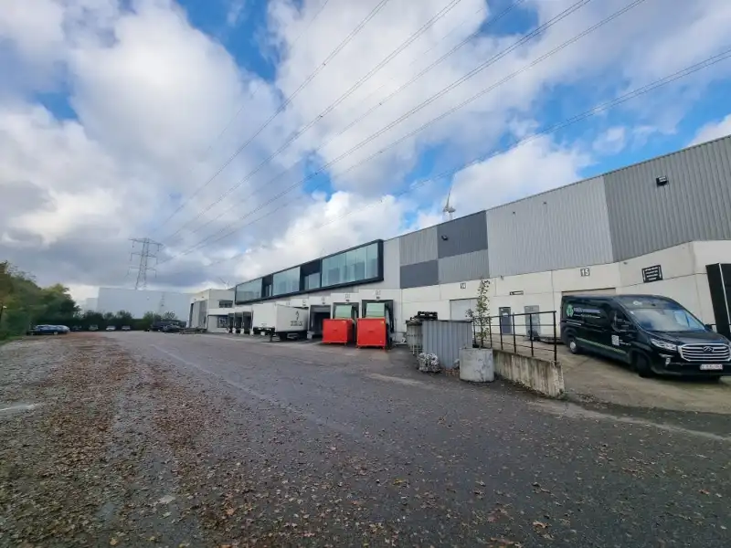 Tijdelijk logistiek gebouw te huur foto 2