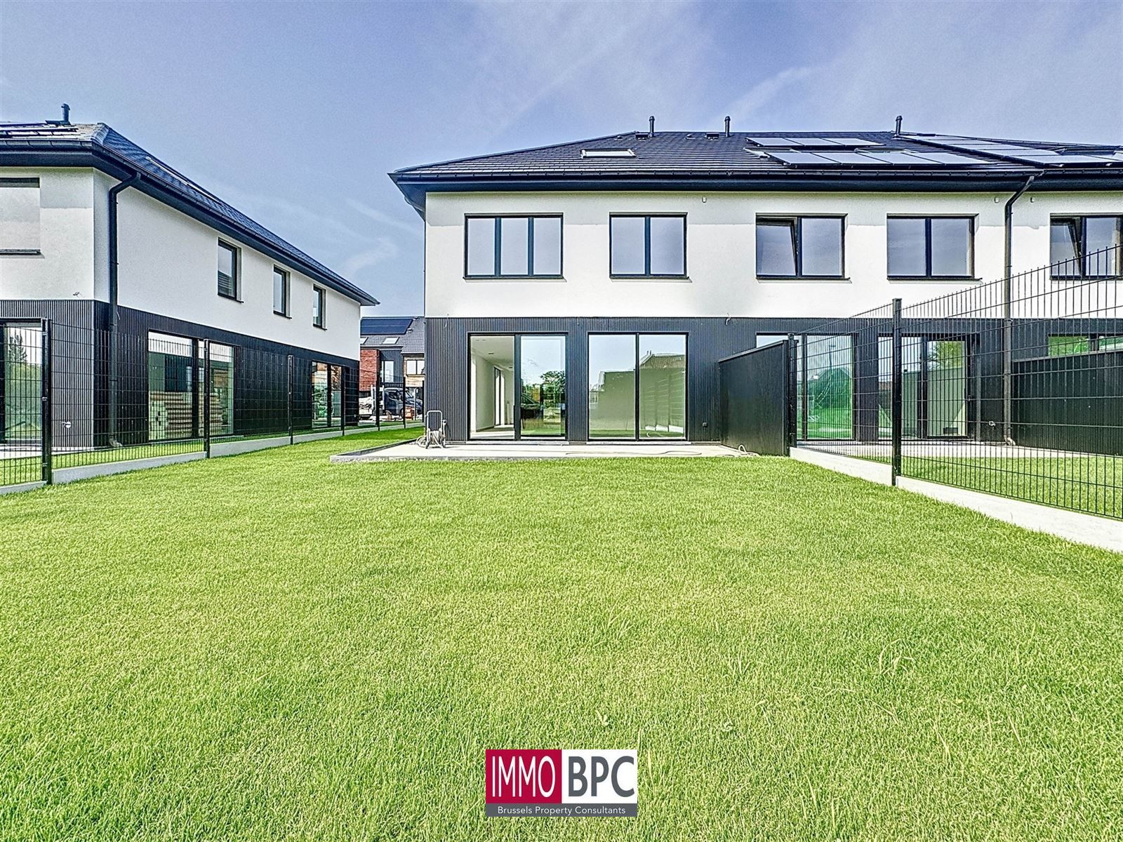 Prachtige nieuwbouwwoning in Wemmel – driegevel met zonnige tuin, hoogwaardige afwerking en extra’s! foto 3