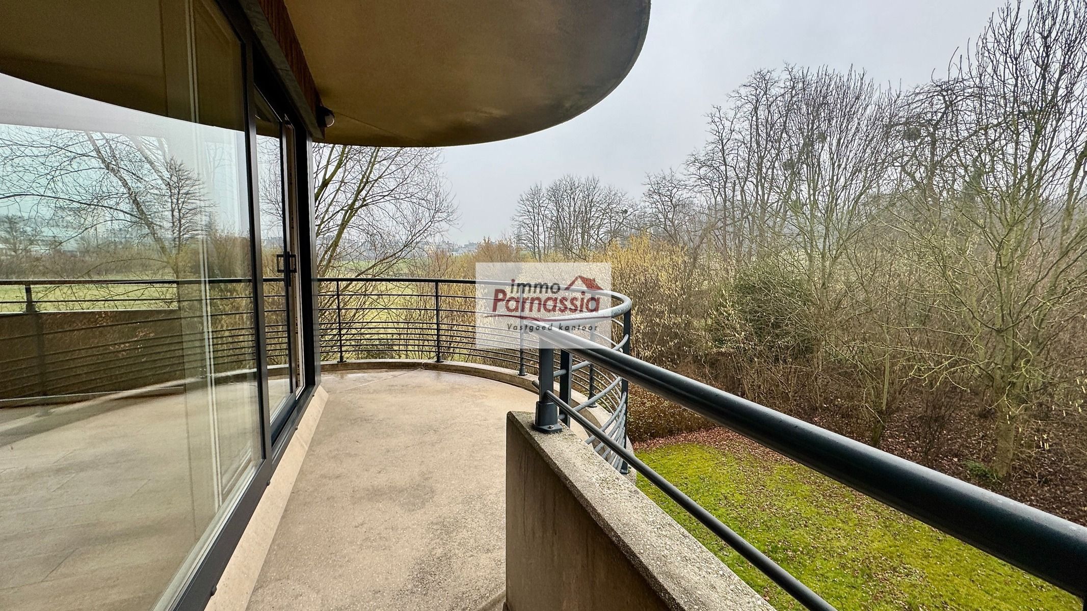 Zeer aangenaam en centraal gelegen 3 slaapkamer appartement  foto 8