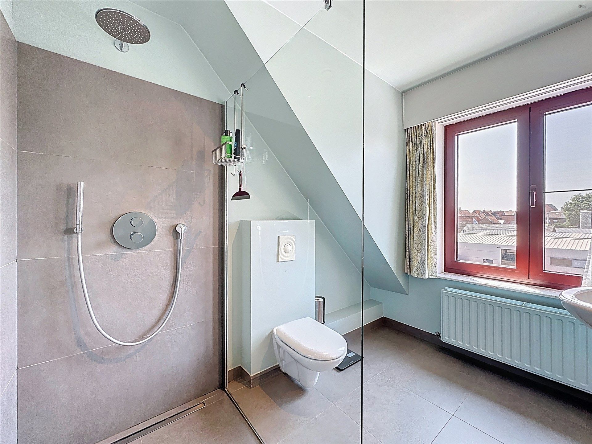 Lichtrijke, instapklare woning met ruime garage en fantastisch uitzicht in Kruibeke. foto 19