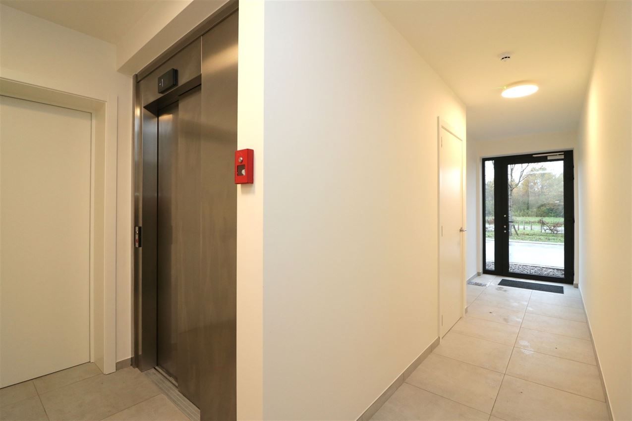 Nieuwbouwapp. met twee slpk, zuidterras op een gunstige ligging foto 34