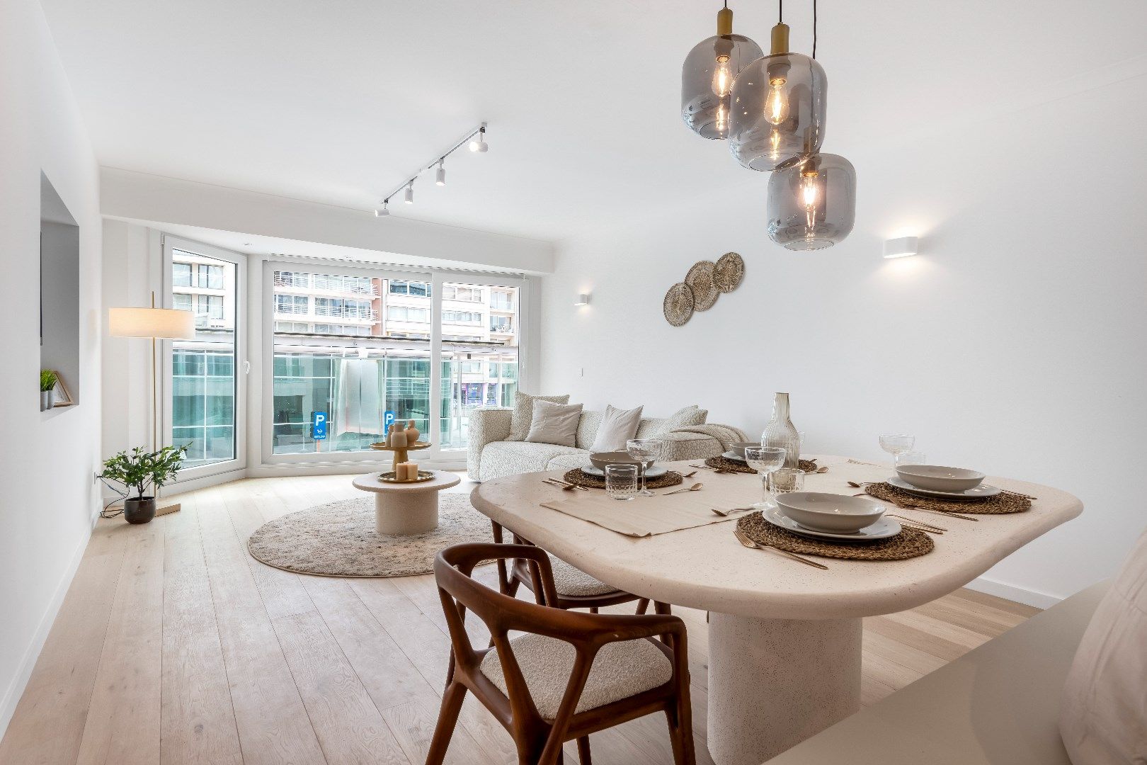 Zonnig, instapklaar appartement met prachtig zeezicht, gelegen op het Lichttorenplein. foto {{pictureIndex}}