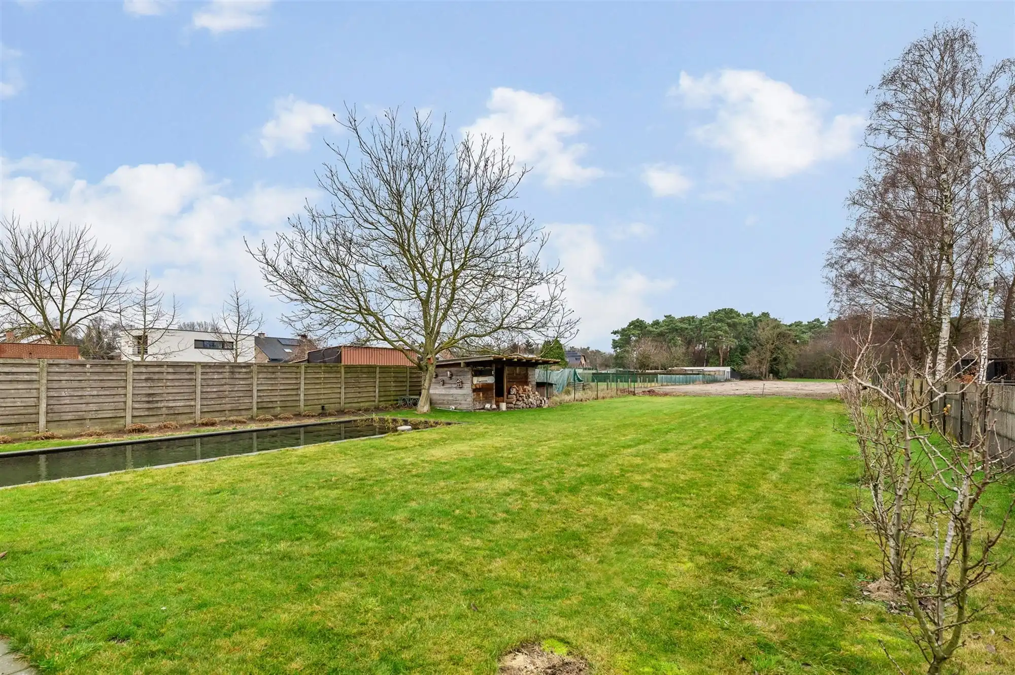 PRACHTIG GERENOVEERDE WONING MET RUIME GARAGE OP IDEALE LIGGING! foto 24