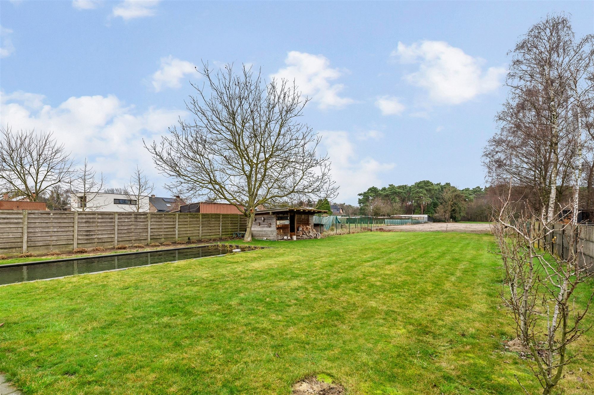 PRACHTIG GERENOVEERDE WONING MET RUIME GARAGE OP IDEALE LIGGING! foto 24