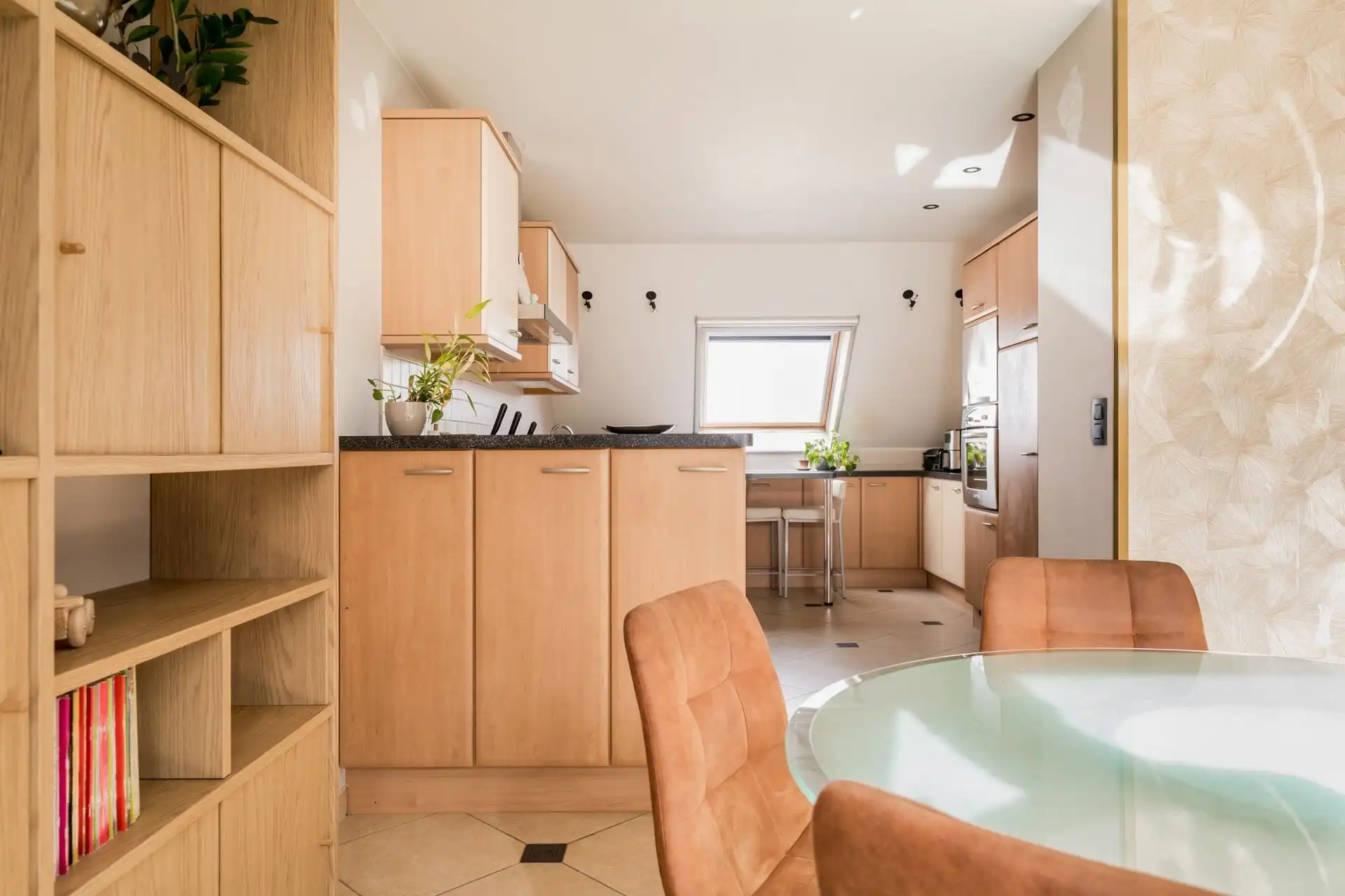 RUIM DAKAPPERTEMENT MET 5 SLAAPKAMERS, TERRAS EN GARAGEBOX (+ 29.000) foto 8