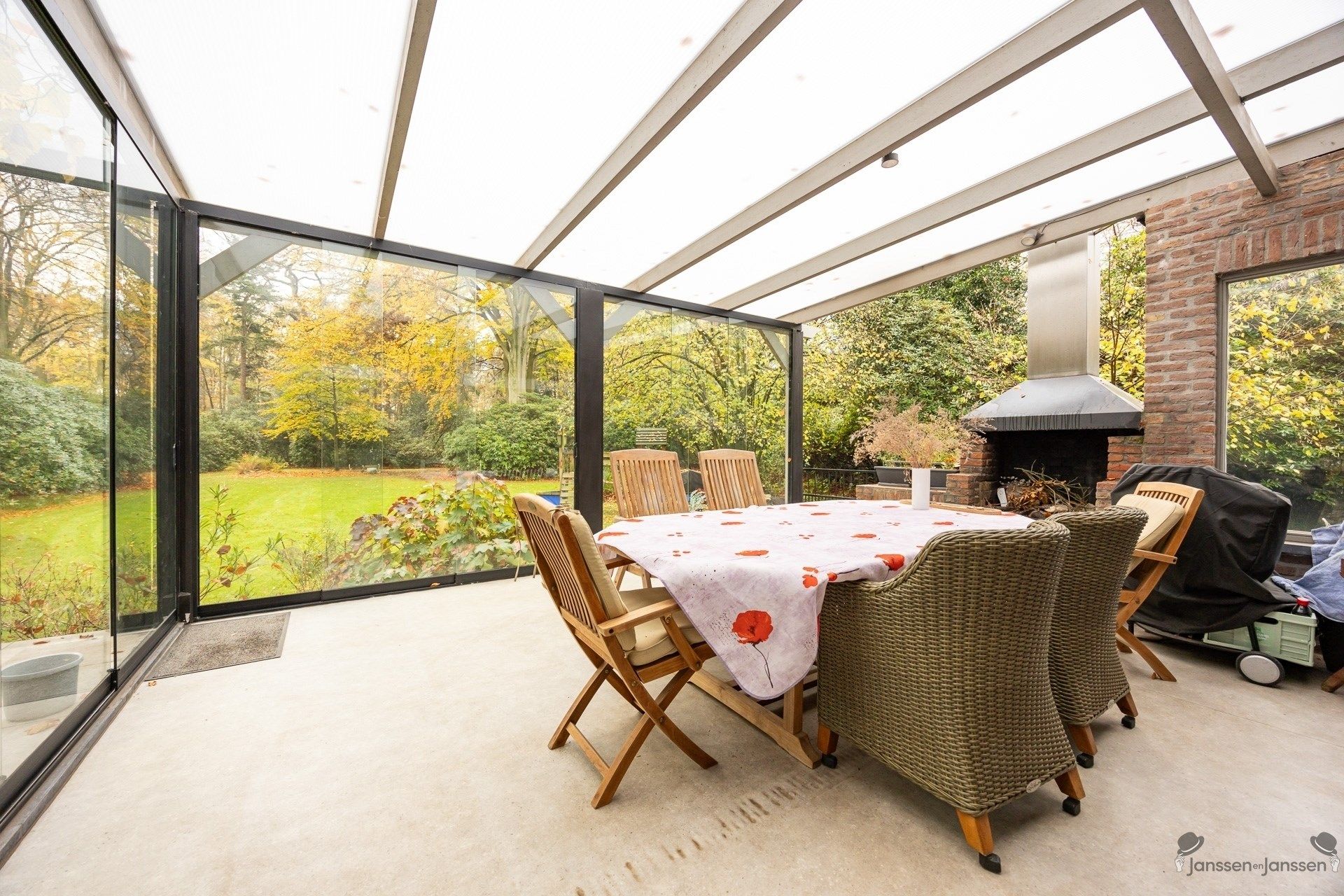 Exclusieve villa op 10.500 m² op residentiële toplocatie foto 15