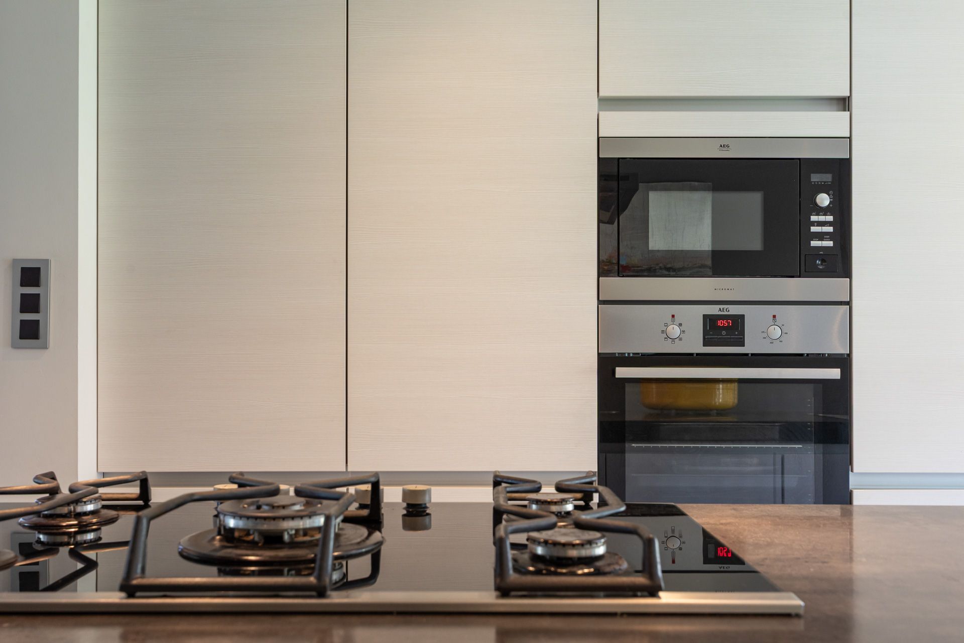 Volledig gerenoveerde gezinswoning met 5 slpks te Kontich foto 6