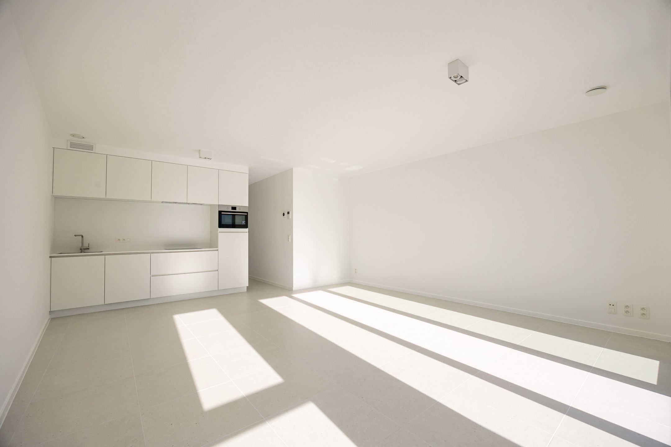 Modern en lichtrijk nieuwbouwappartement met 2 slaapkamers foto 2