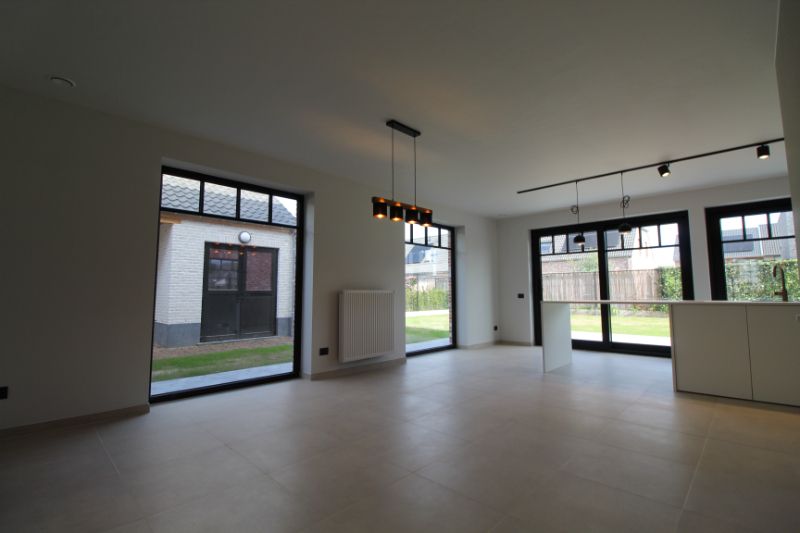 Woning met uniek landelijk karakter te Izegem foto 10