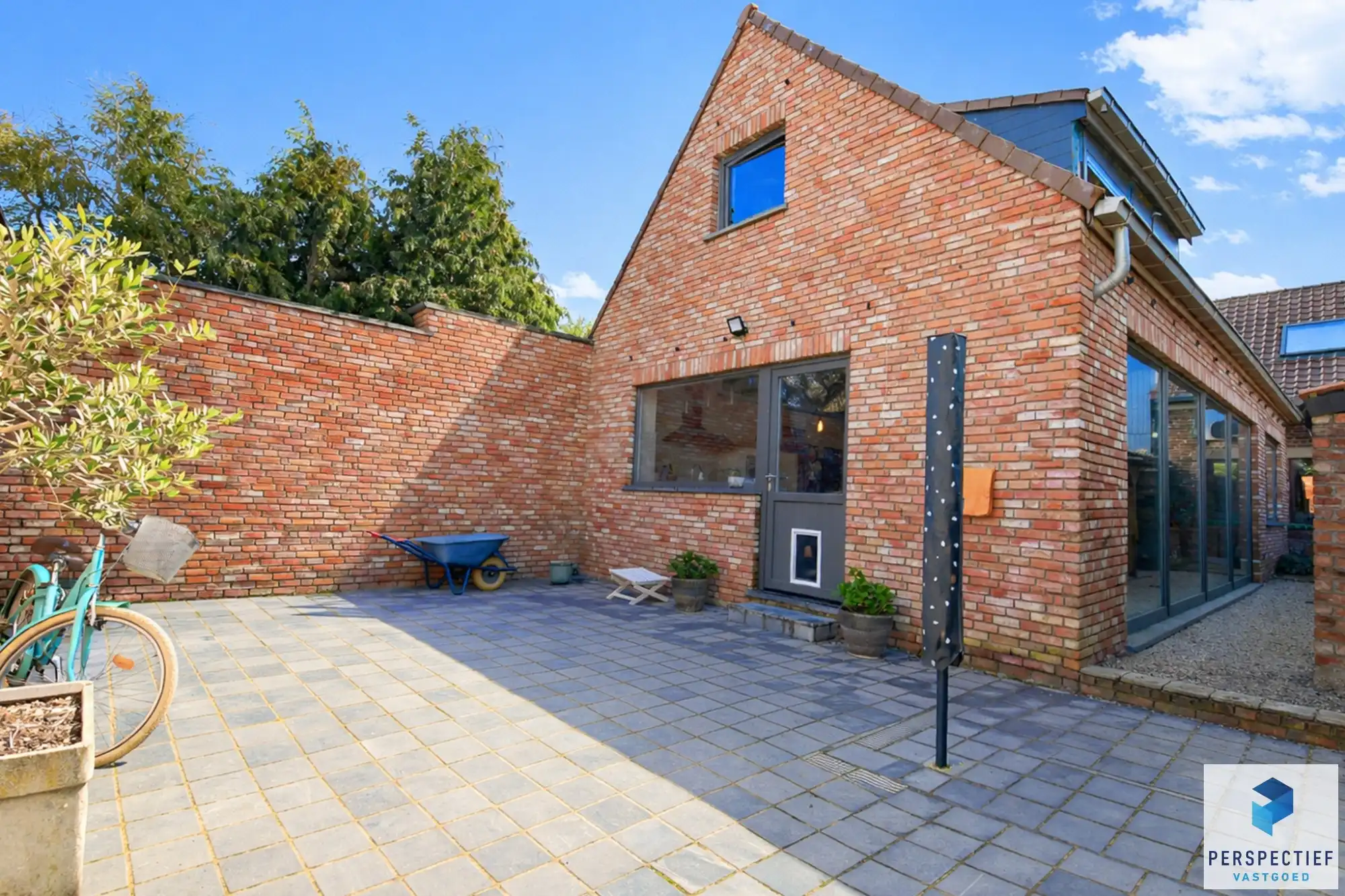 Landelijk gelegen ruime woning met tuin, kleine weide & bijgebouw gelegen in Oedelem op  1 365 m² foto 2