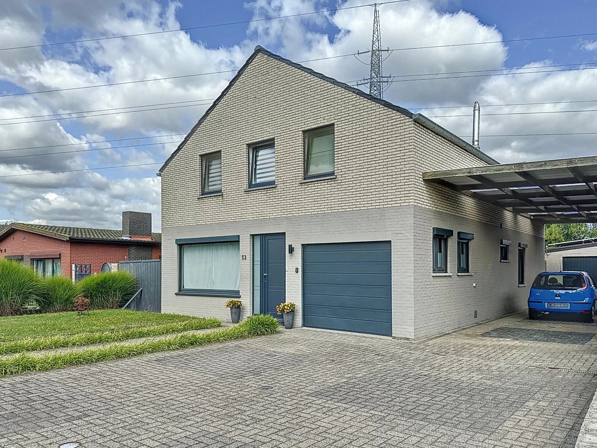 Verrassend ruime woning met 5 slaapkamers en 2 badkamers op groot perceel. foto 2