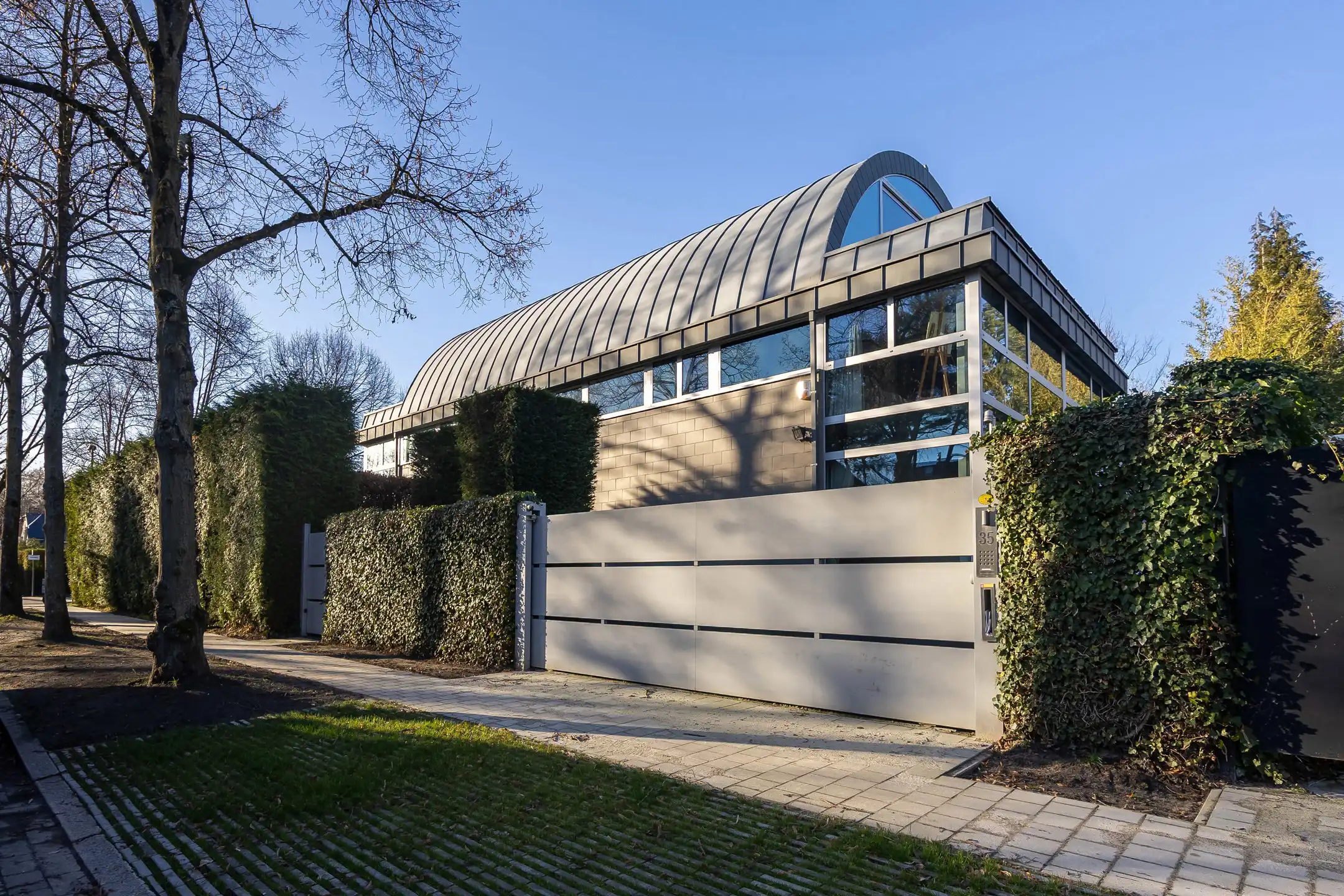 Riante en moderne villa in de gegeerde Elsdonckwijk  foto {{pictureIndex}}