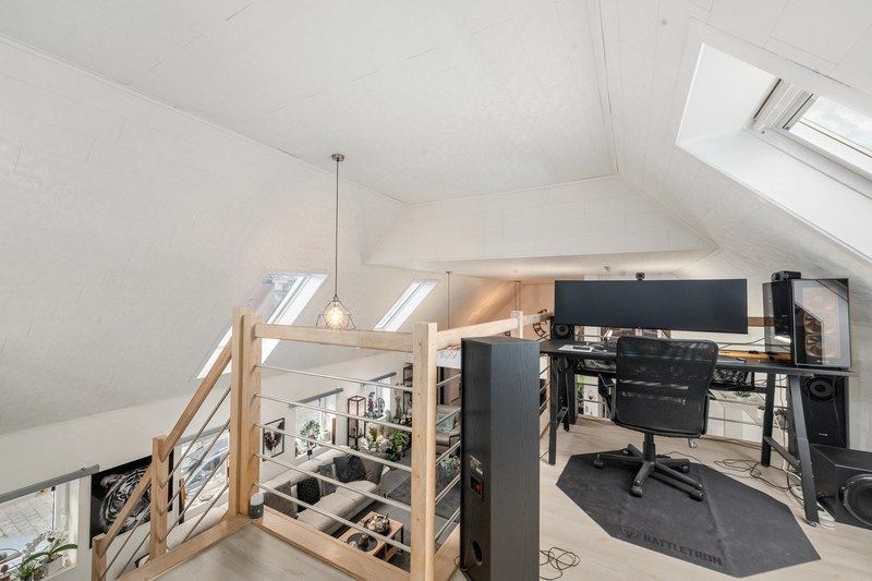 Stijlvol loftappartement met mezzanine en 2 slaapkamers – centrum Lokeren foto 9