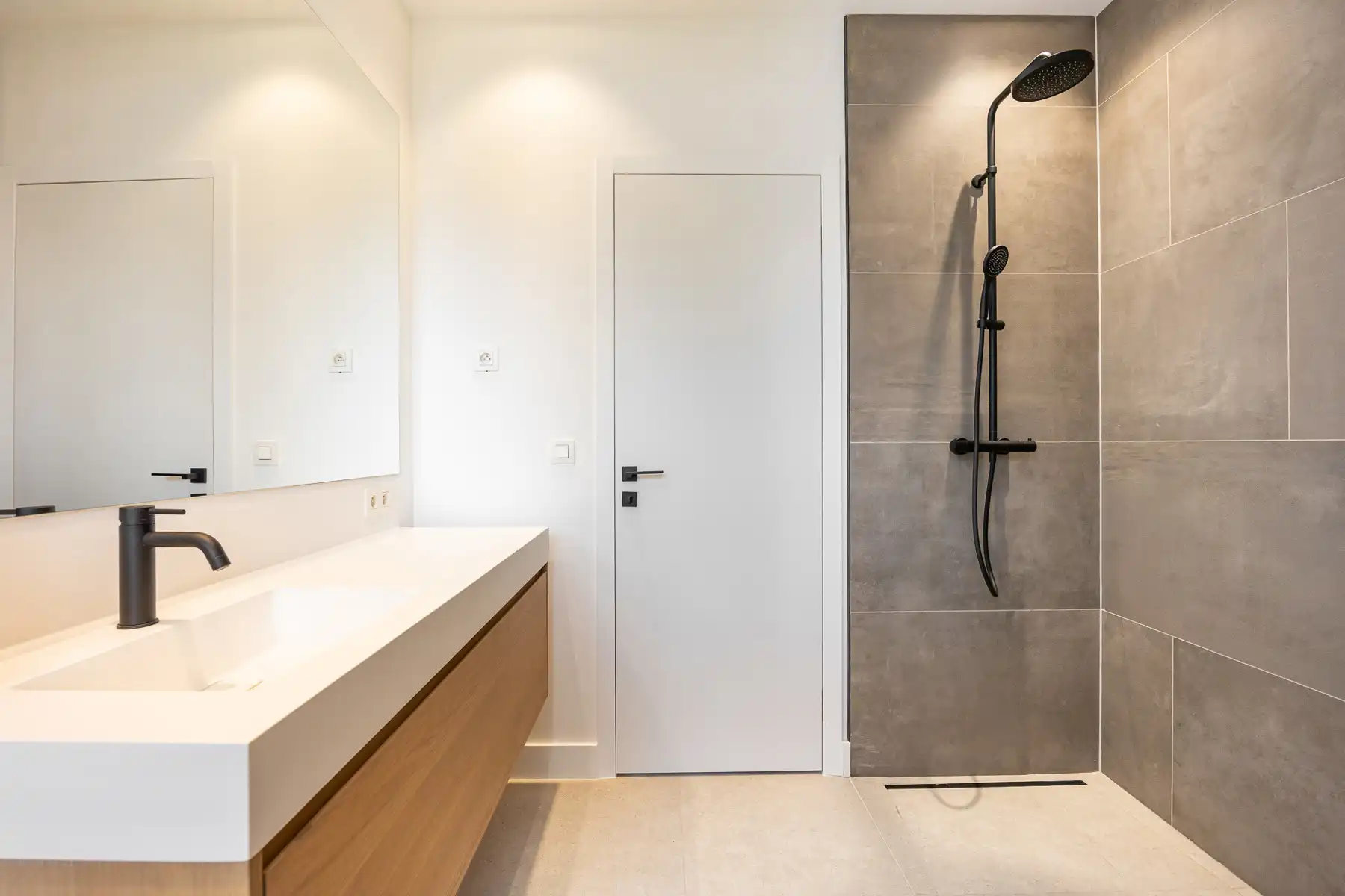 Luxueuze vernieuwbouwvilla met high-end afwerking foto 18