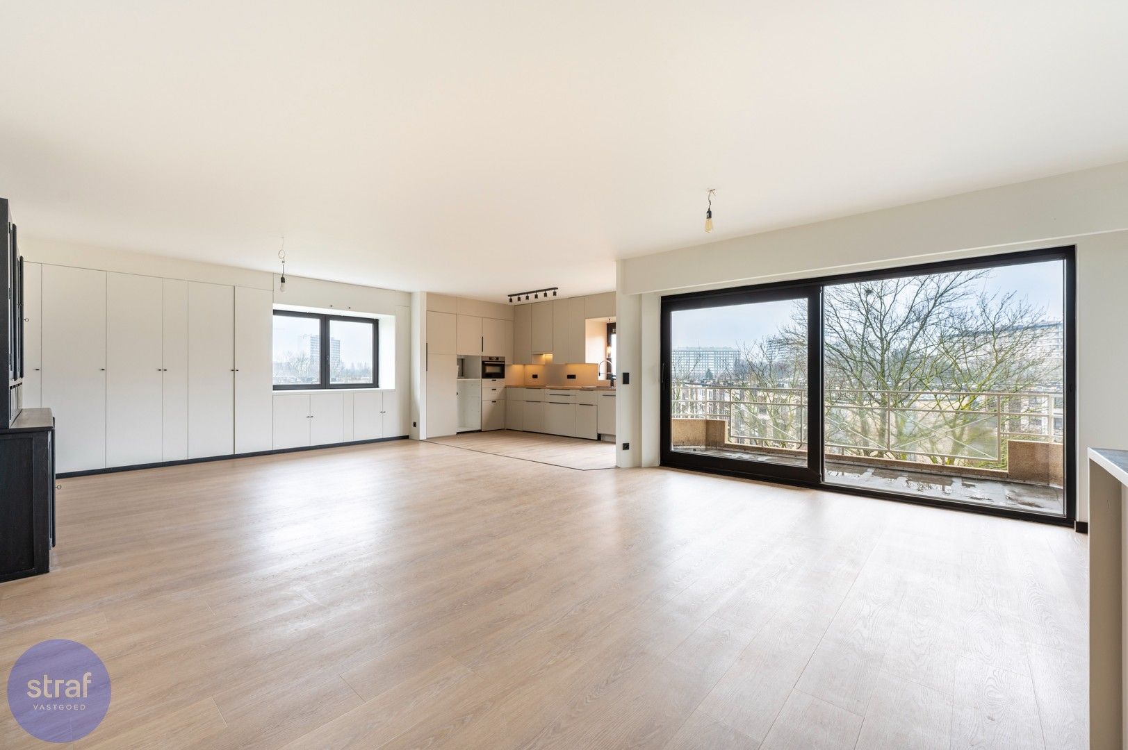 Groot 3 slpk appartement met terras en inloopdressing foto {{pictureIndex}}