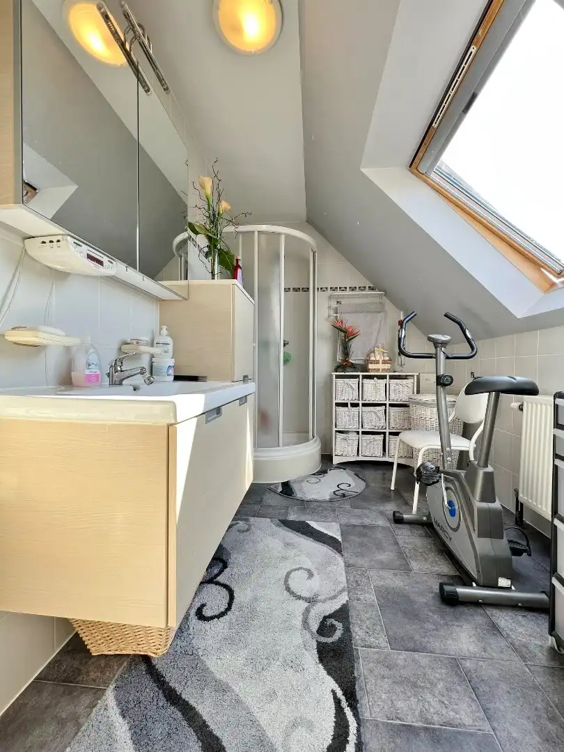 Instapklare woning met 4 slaapkamers, zonnige tuin en carport. foto 14
