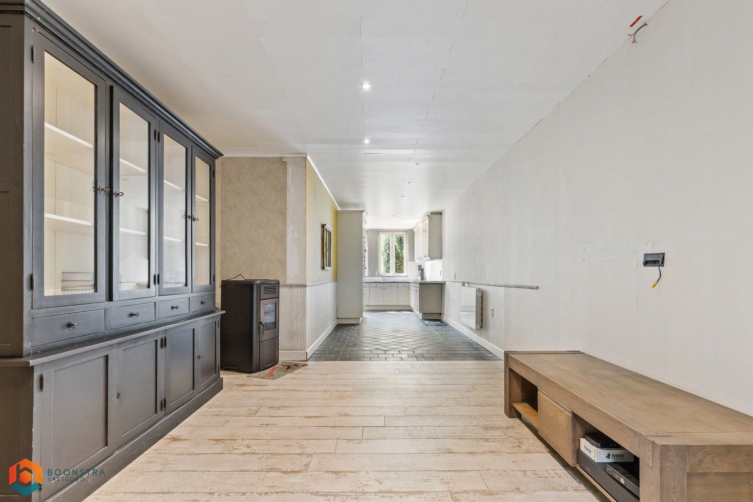 Ruime woning met handelsruimte en grote garage / werkplaats foto 2