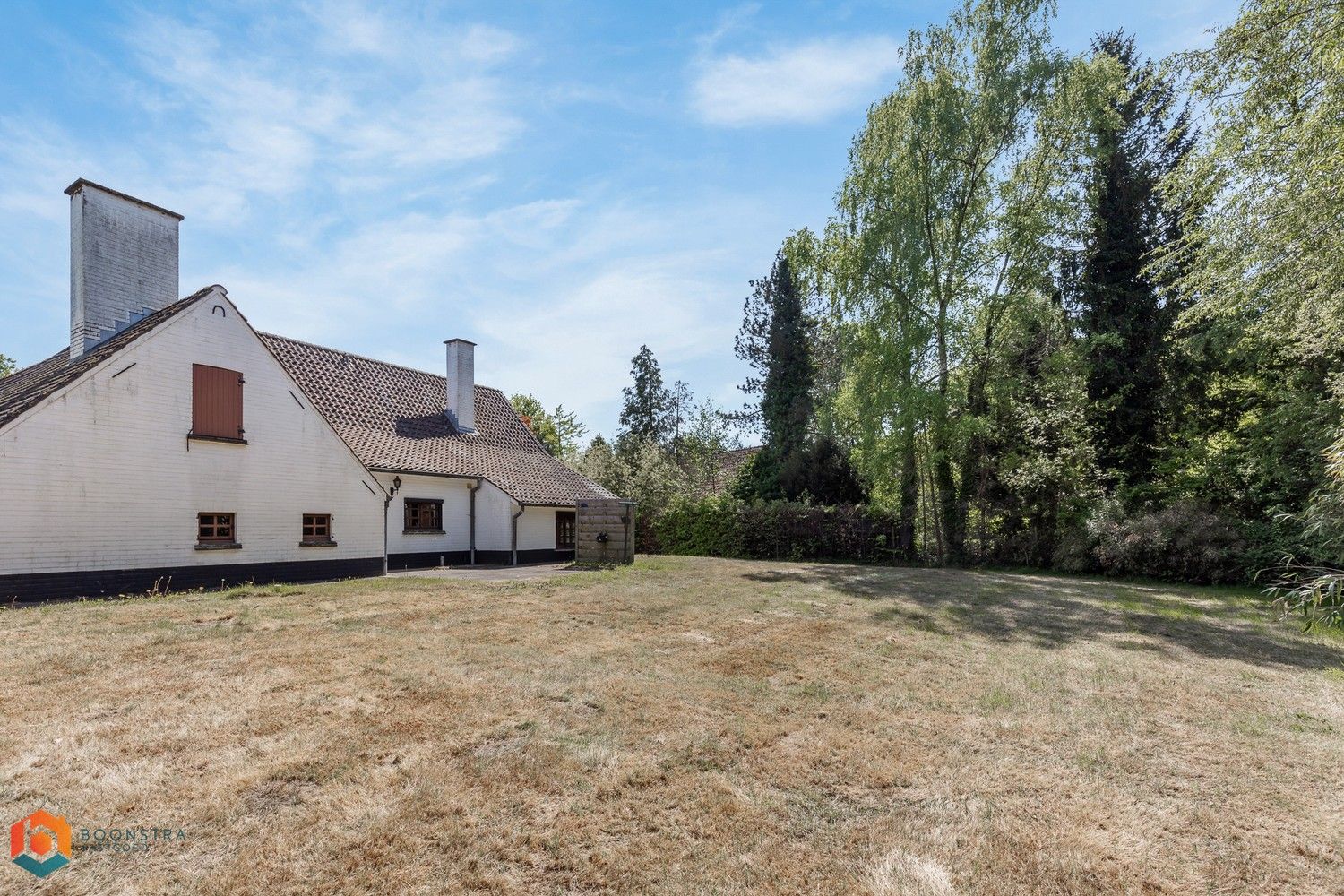 Landelijke Villa gelegen in groene omgeving met veel potentieel foto 23
