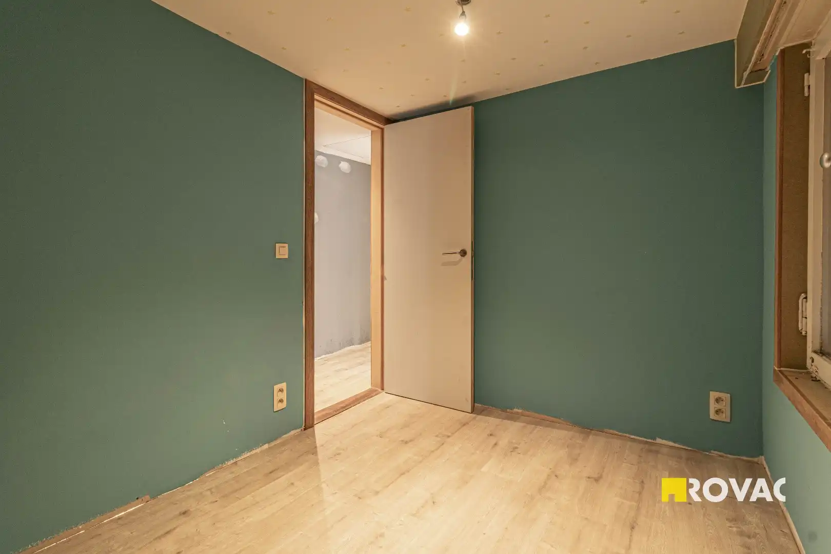 Zeer ruime woning met 5 slaapkamers, tuin en uitweg foto 11