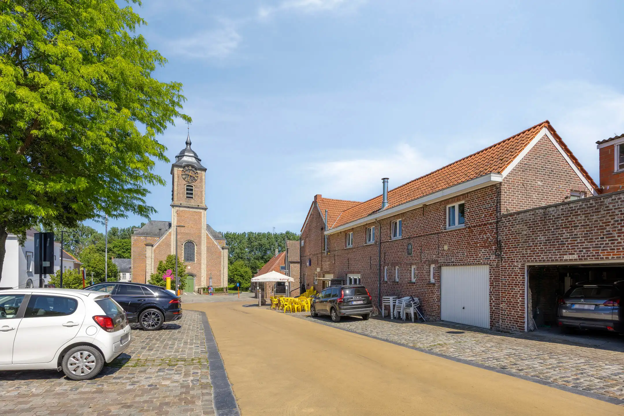 Strategisch gelegen opbrengstpand te koop in de dorpskern  foto 2