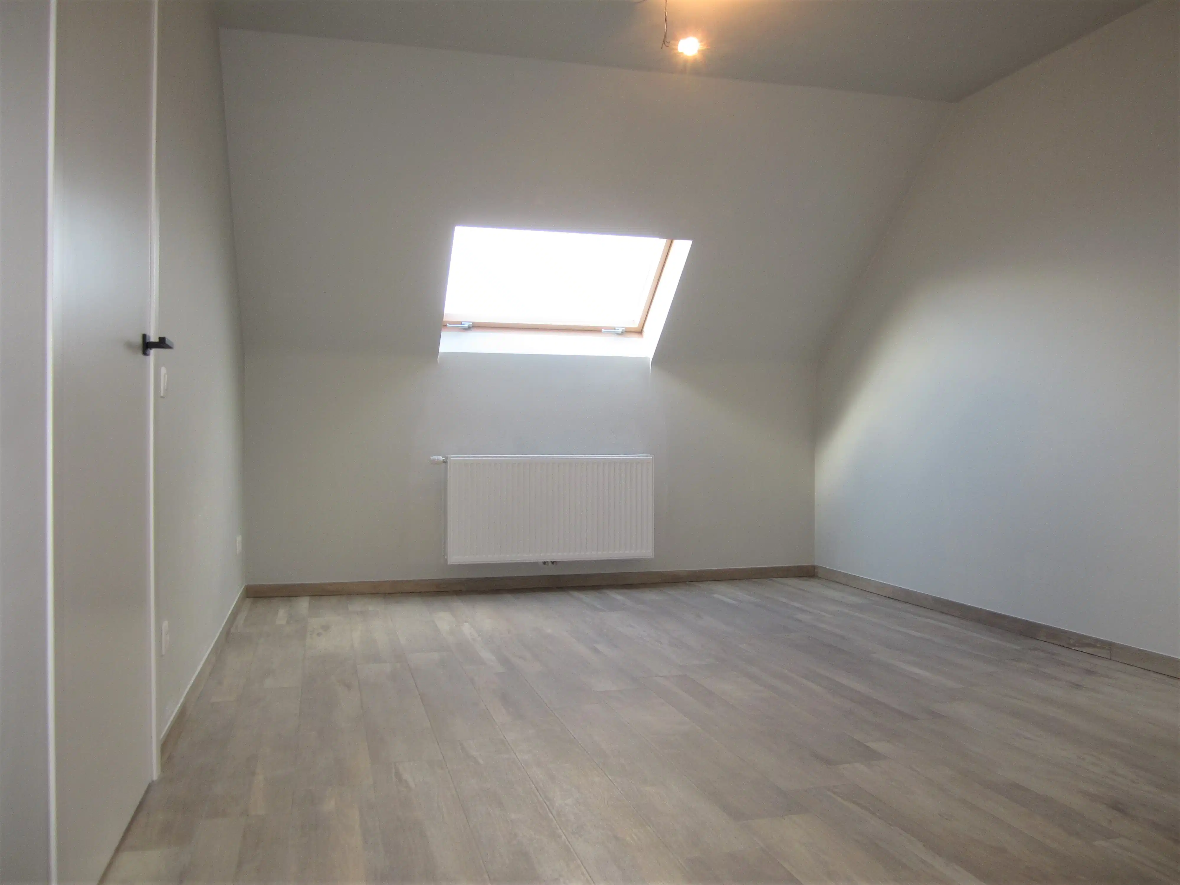 Prachtige halfopen pastoriewoning van 160m² met zuidgericht terras v 31m², balkon, zonnepanelen en drie staanplaatsen.  foto 16