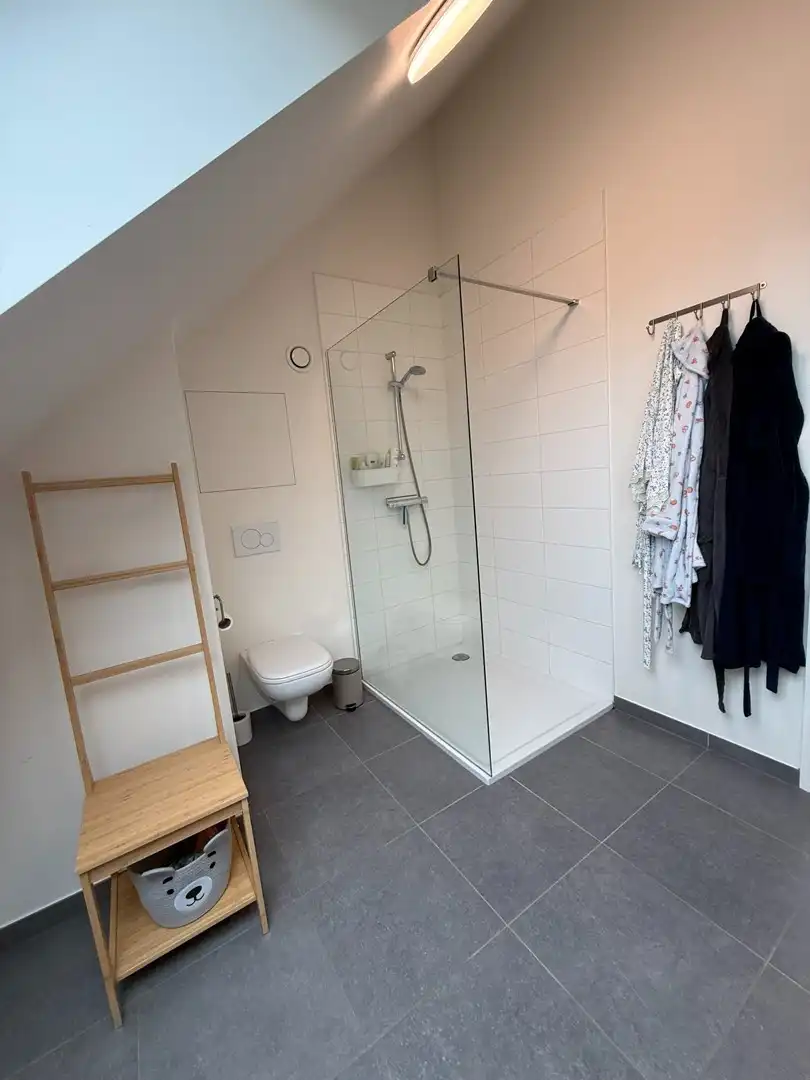 Prachtig instapklaar 1-slaapkamer duplex-appartement vlakbij het centrum van Diepenbeek. foto 11