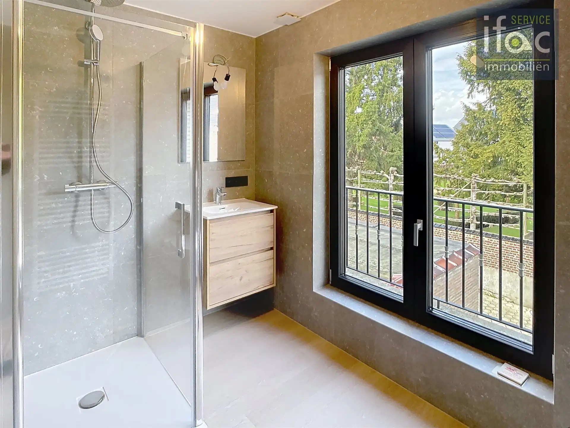 Volledig vernieuwd woning, grote garage, tuin, 3 gr slpks foto 17