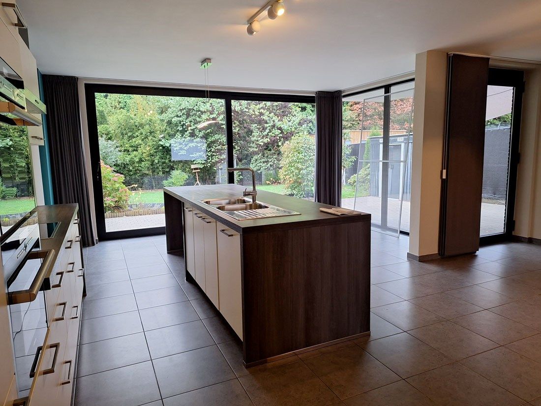 Prachtige eigentijdse woning in een groen kader foto 8
