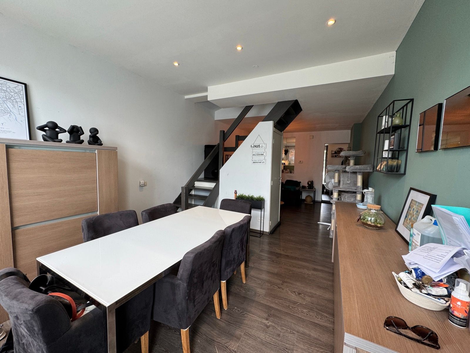 Goed gelegen woning met 3 slaapkamers en autostaanplaats foto 3