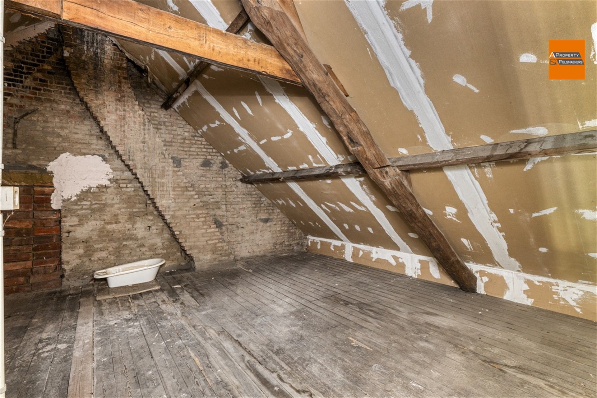 Ruime woning met potentieel in een rustige en groene omgeving foto 22