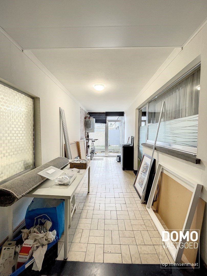 Commercieel gelegen handelspand met inclusief bovenliggend appartement te Kermt. foto 25