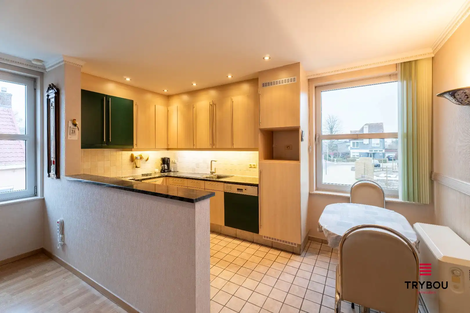 Ruim woon-appartement (120m²) met zicht op de Markt van Houthulst foto 12