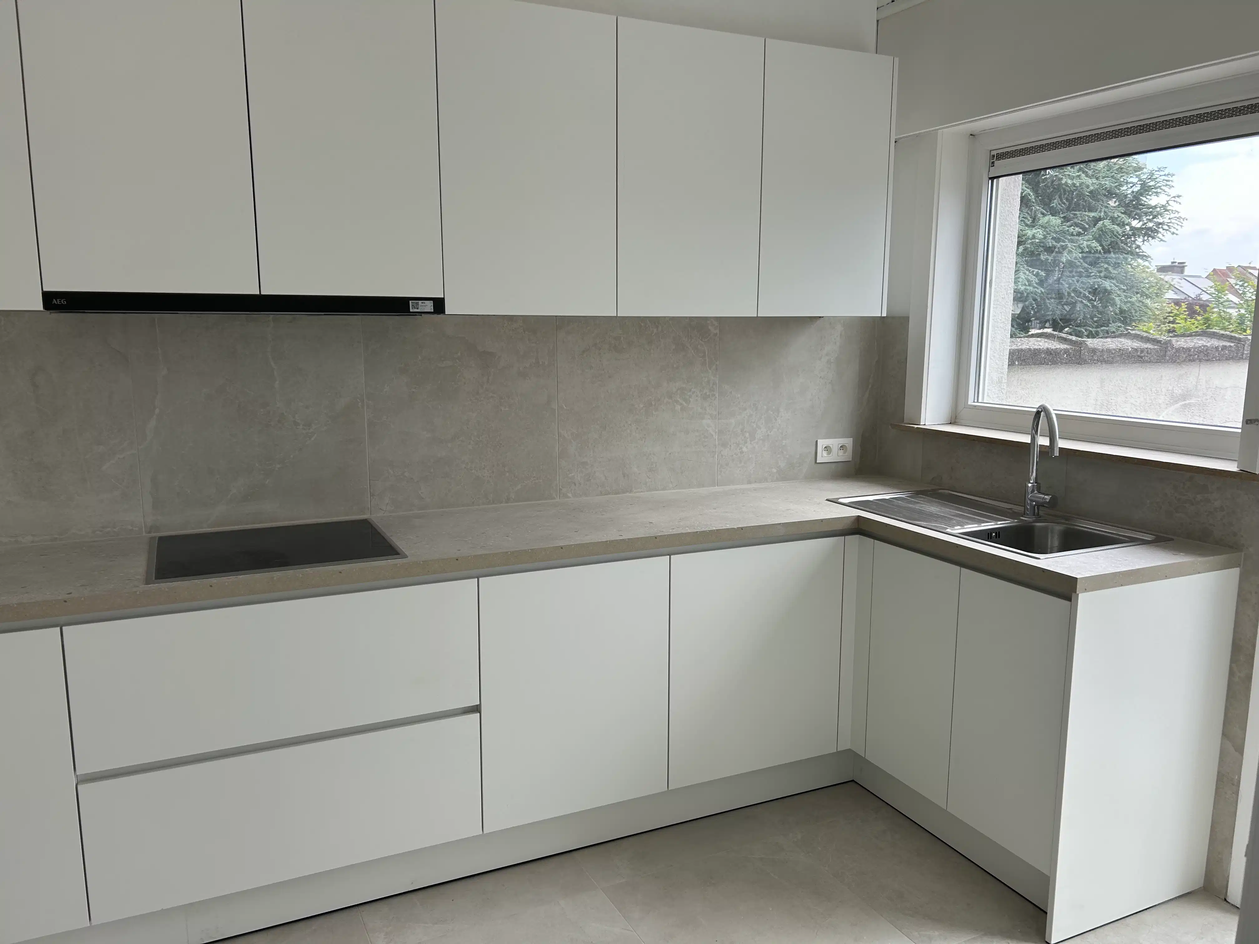 Volledig vernieuwde woning met 3 slaapkamer en dubbele garage. foto 3