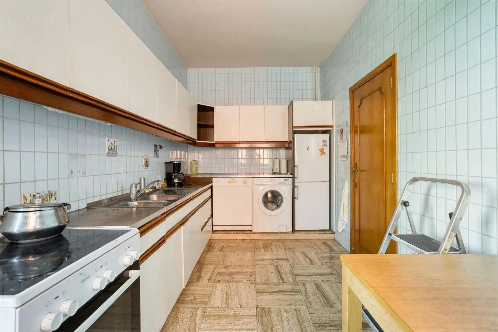 Te renoveren gezinswoning  (371 m²) met 5 slaapkamers op een perceel van 10a66ca te Huizingen foto 8