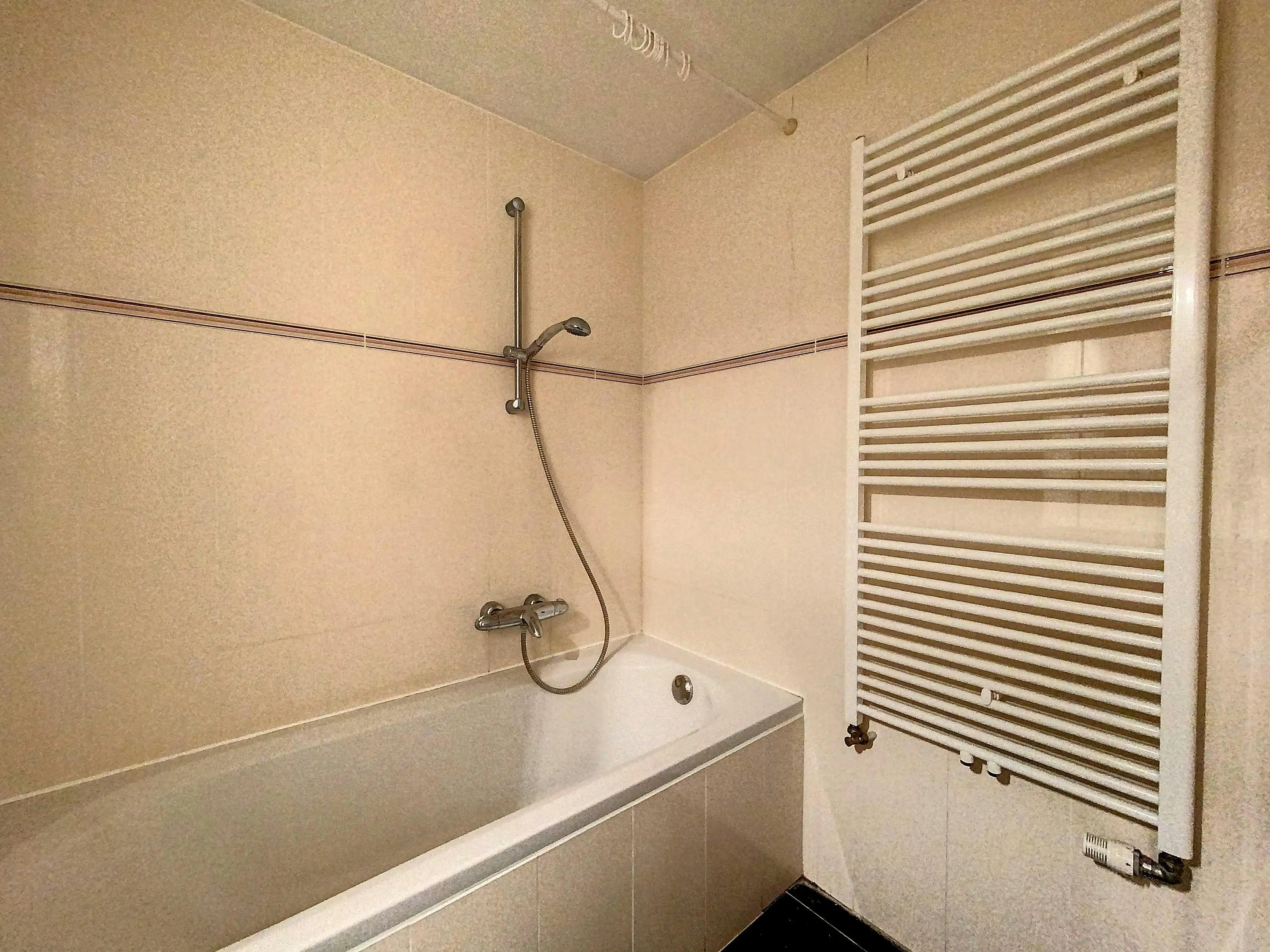 Loft nabij Zuidstation Sint-Gillis met 2 slaaphoeken/-kamers foto 14