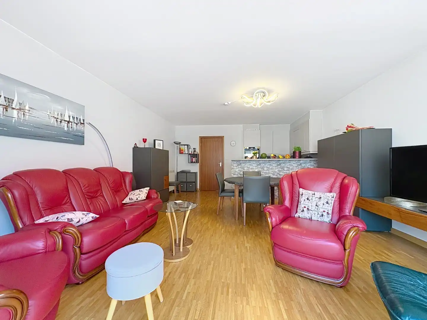 Instapklaar 2-slaapkamerappartement op toplocatie nabij zee foto 7