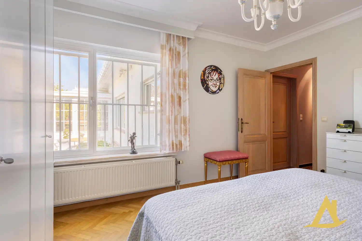 EXCLUSIEVE VILLA MET PARKTUIN EN ZWEMVIJVER OP EEN PERCEEL VAN 1HA 5A 16CA! foto 32