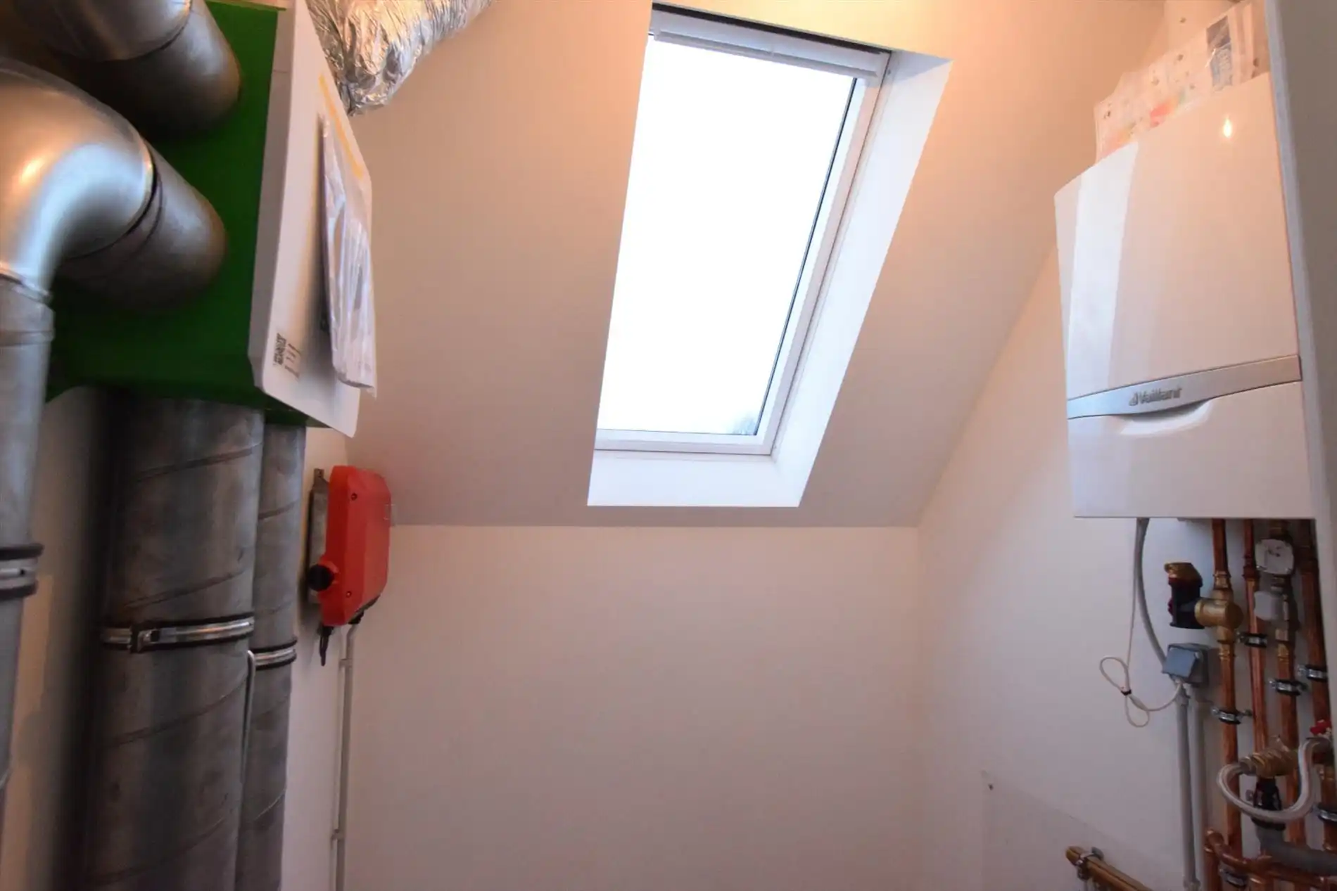 Recente halfopen bebouwing met 3 slaapkamers op uiterst rustige ligging te Gistel foto 12