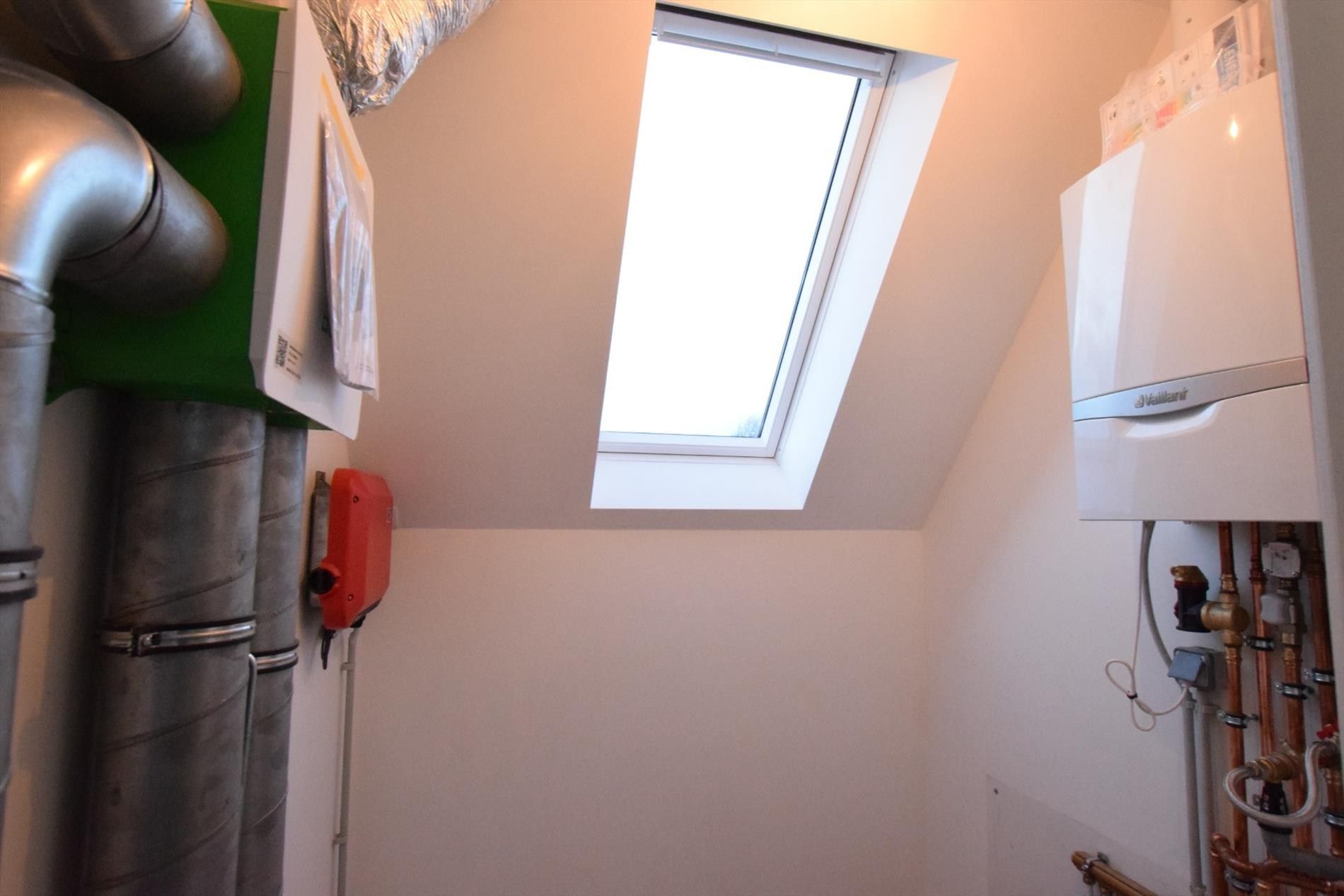 Recente halfopen bebouwing met 3 slaapkamers op uiterst rustige ligging te Gistel foto 12