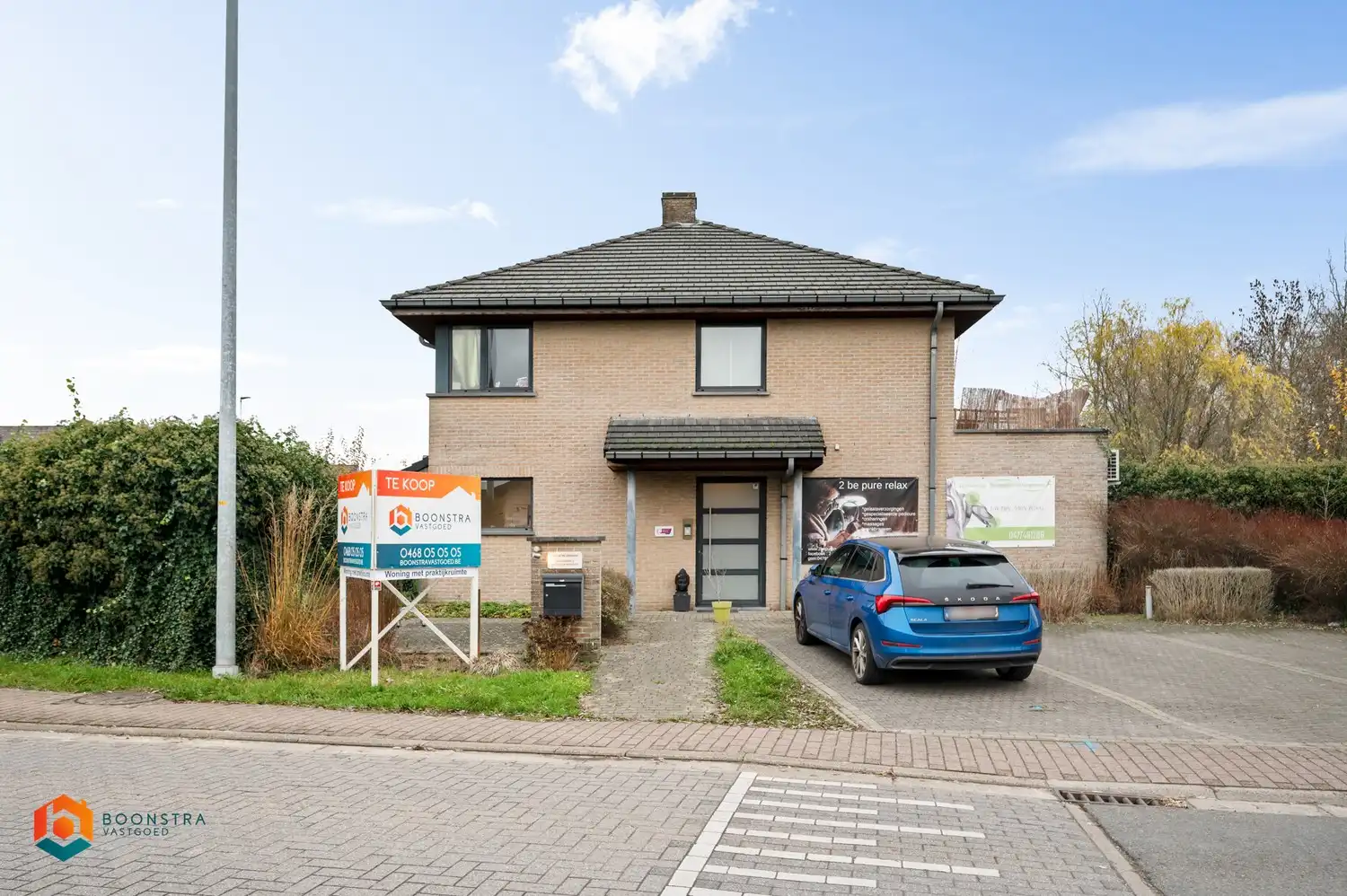 Ruime woning met bureel/polyvalente ruimte voor vrij beroep op 893 m² te Boortmeerbeek foto {{pictureIndex}}