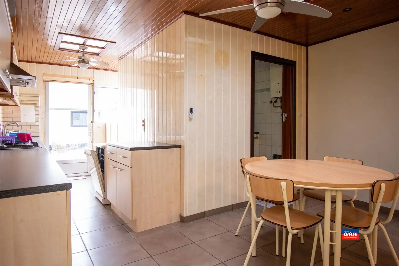 Te renoveren rijwoning met twee slaapkamers en tuin foto 4