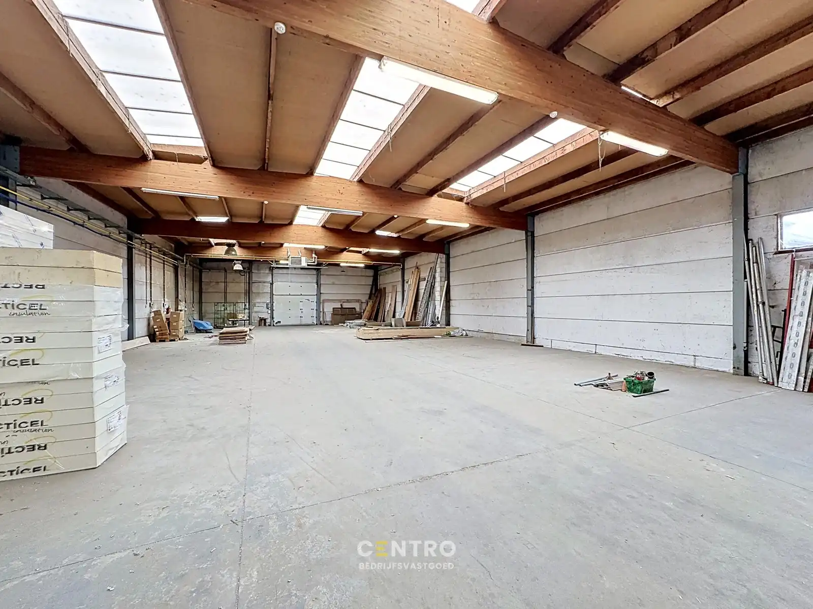 Strategisch gelegen BEDRIJFSPAND met magazijn, kantoren, verhuurd appartement & perceel bouwgrond (villa-bouw) nabij autosnelwegen te 8000 Brugge foto 20