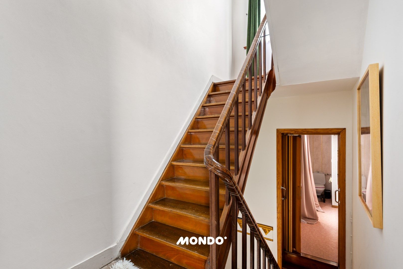 Karaktervolle woning met hangaar! foto 17